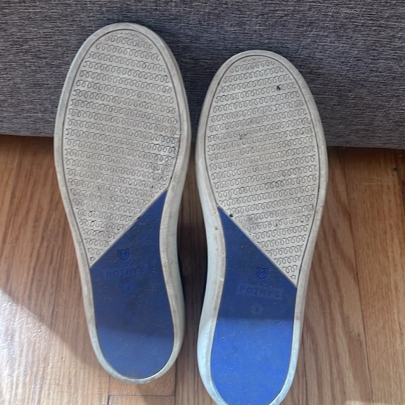 Very lightly worn Rothy’s Chelsea sneaker size 9. - Picture 3 of 6